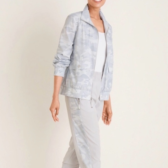 Chico’s Zenergy Camo Mix Jacket Chic Resortwear Beach - Picture 2 of 15